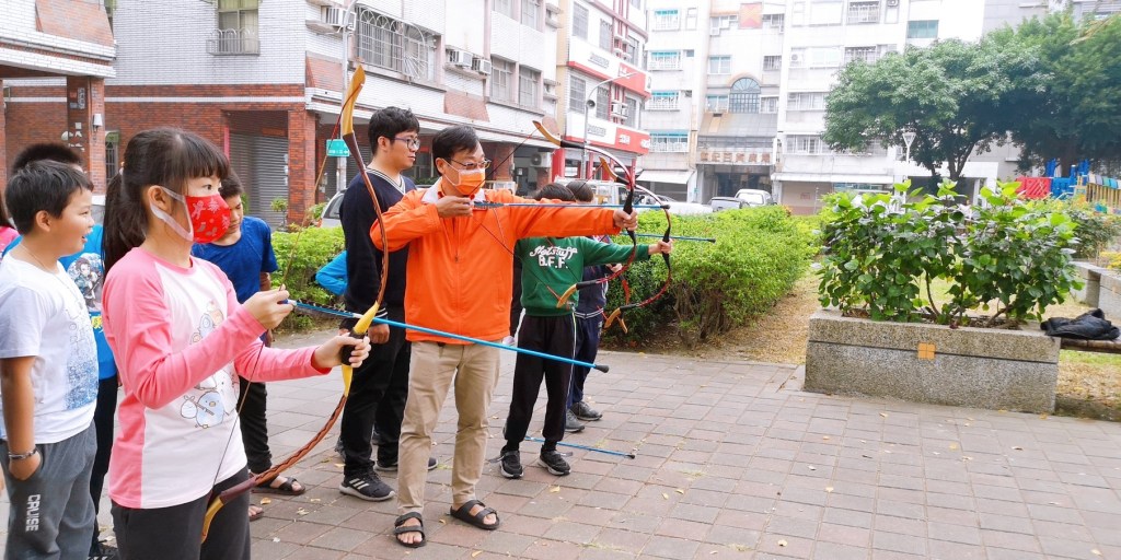 長頸鹿美語南成分校射箭教學體驗活動