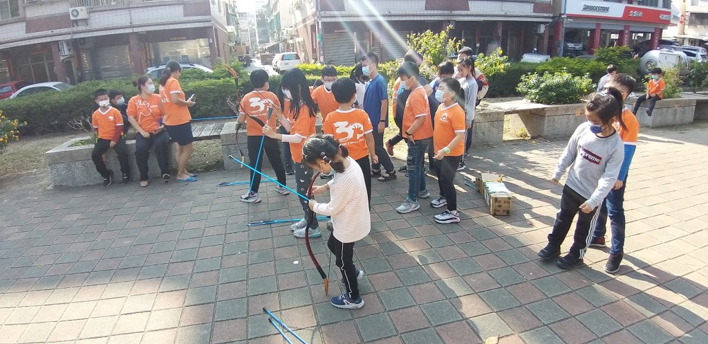 長頸鹿美語南成分校射箭教學體驗活動