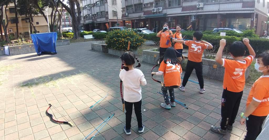 長頸鹿美語南成分校射箭教學體驗活動